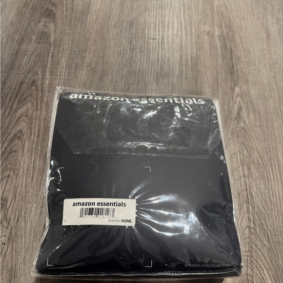 Amazon Essentials Men's Lightweight Tank Undershirts, Pack of 6 - Picture 5 of 5